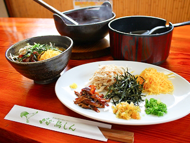 奄美鶏飯と島料理の鳥しん 写真